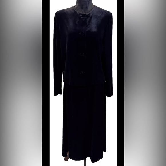 Talbots petite ladies‎ size 12 all black velour /velvet 2 piece skirt/top 1990s - Picture 1 of 16